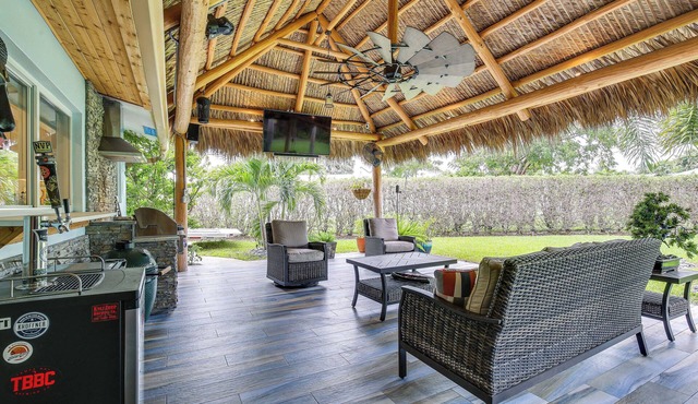 Furnished Patio + Gas Grill: Deerfield Beach Home