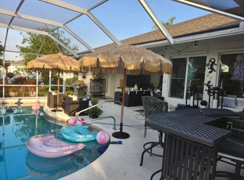 Gallery Suite Tropical Retreat Pool Access