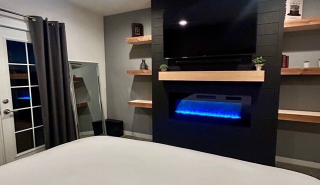 Game Day Retreat, 4BR w/King Suite, Near Autzen, UofO & Hayward Field. Sleeps 7+ in Springfield