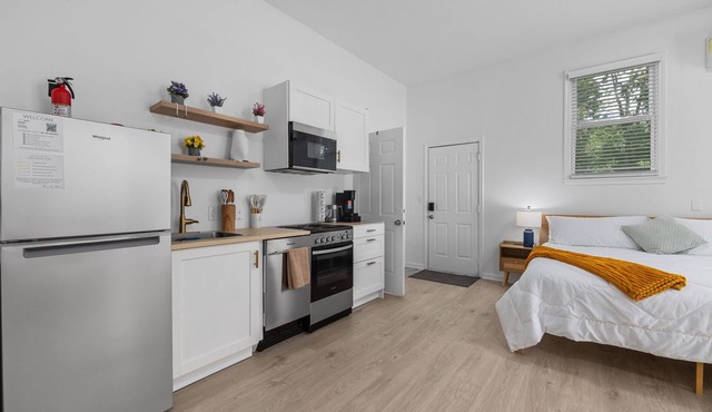 Garage Studio King + Queen Studio | Private Patio in Smithfield