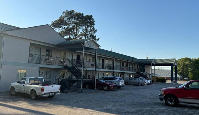 Garden Inn & Suites