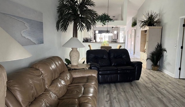 Gated Community/Lazy River/Pool/Tennis/Granite/Tile/Lanai with Kitchen