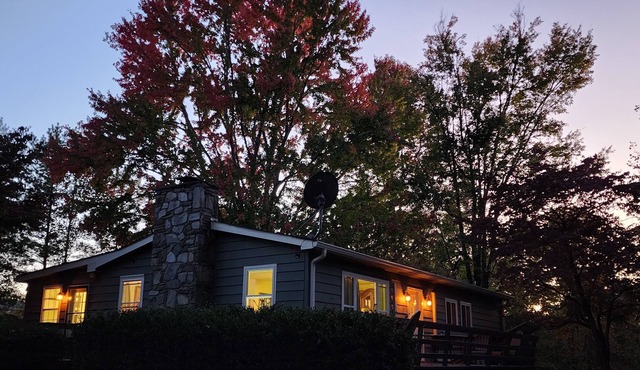 *Goldilocks* Bear-A-Dice CABINS Hot tub firepit BBQ hiking trails near Cassino in Whittier