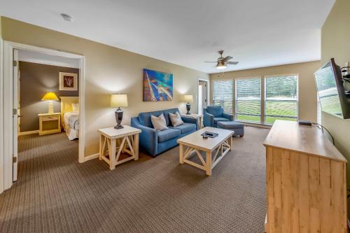 Golf Course Condo with Pools & Family Fun