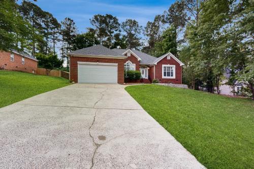 Golf, Hike & Explore Augusta: Family Home w/Yard