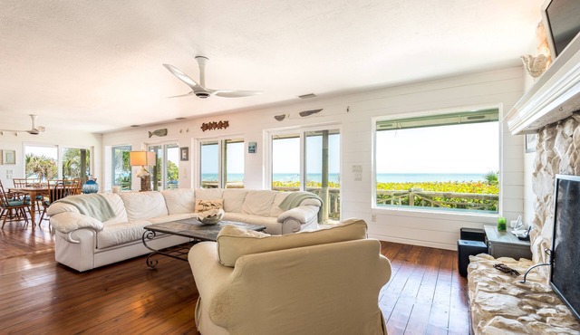 Gorgeous Beach Villa, with Private Access to Beach