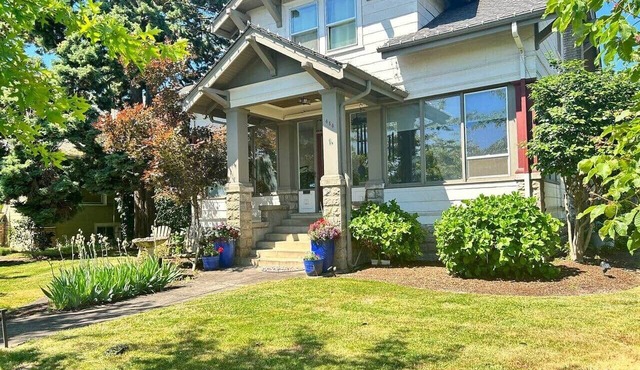 Gorgeous Historic Home in Independence