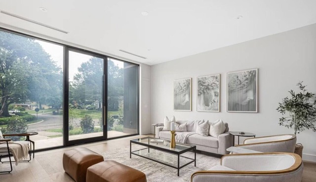Gorgeous Home in Charlotte #102