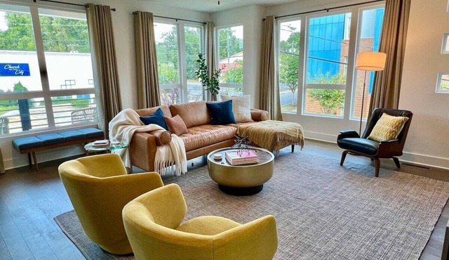 Gorgeous Townhouse 3 King Bedroom Suites
