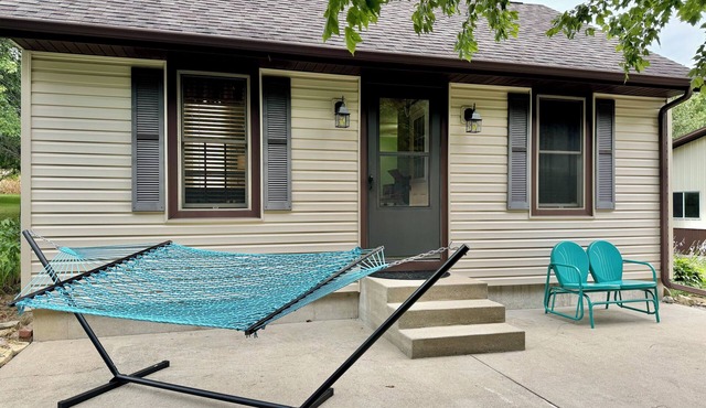Grafton Getaway @ The Studio. Cozy home on 3 acres just 7 minutes from town. in Dow