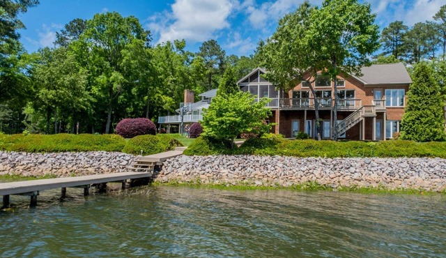 Grandview Lodge | Magnificent Main Lake Views | 3 Night Min