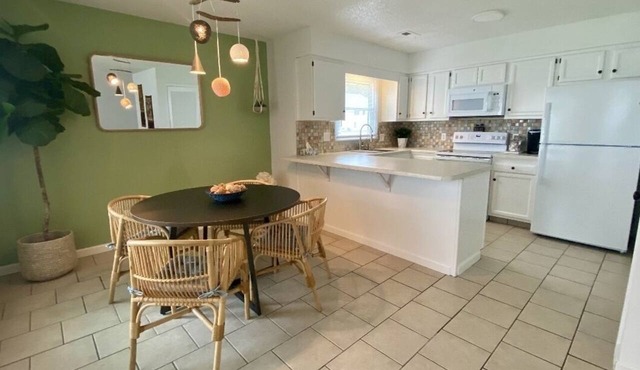 Great First Floor Condo!