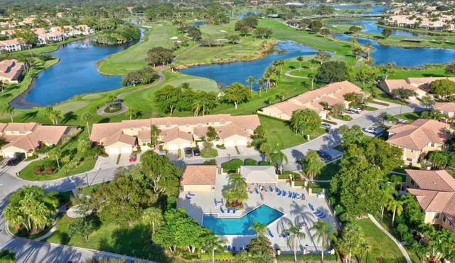 GREAT OFF-SEASON DEAL AVAIL!!! Fantastic PGA TH in PRIME LOCATION!