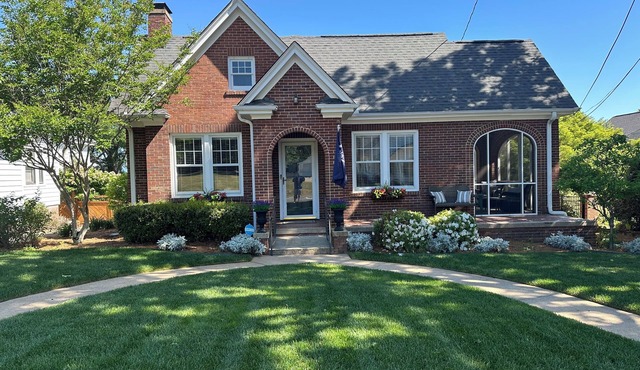 Greer Getaway in Downtown Greer - Close to shopping, restaurants and nightlife!