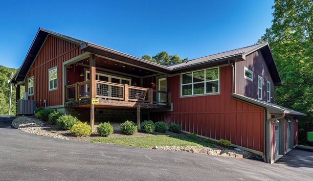 Group-Friendly Kingsport Home w/Game Room, Decks!