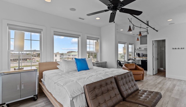 Guest House Topsail - King Suite in hotel on Topsail Beach, North Carolina