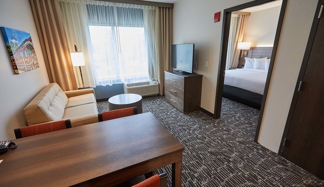 Gundersen Hotel & Suites