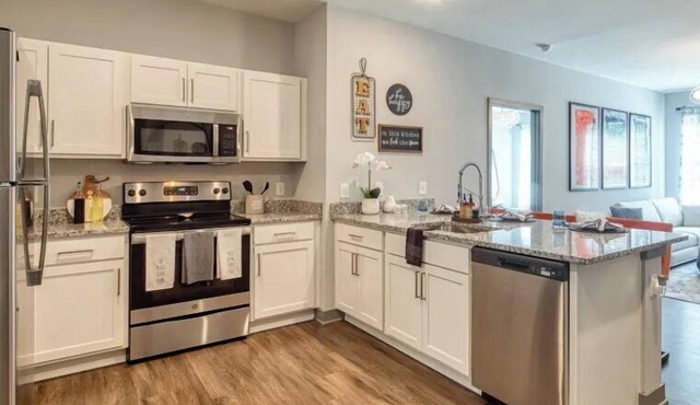 H4N Ellipse Urban | 1Bd Apartment Near Peninsula Town Center