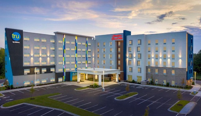 Hampton Inn & Suites Charlotte Airport Lake Pointe