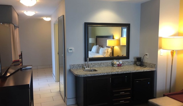 Hampton Inn & Suites Raleigh Downtown