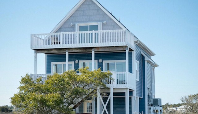 Harkers Hideaway - Waterfront Home with Private Dock & Private Beach