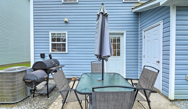 Havelock Townhome w/ Patio ~ 8 Miles to River
