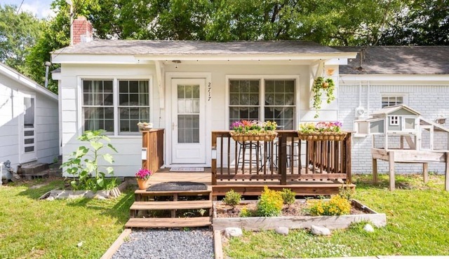 Heart-warming Tiny Home with fresh eggs