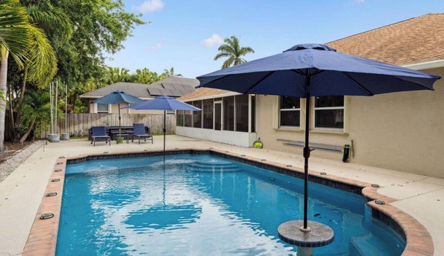Heated pool, pool table, heart of Wellington!