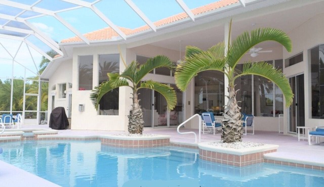Heated Pool, Spa & Gym Near Beach, pets ok Scroll below photos 2 put dates in