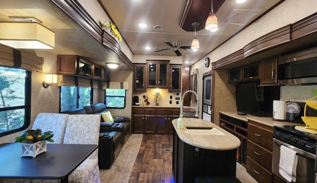 Hello Sunshine! RV and Golf Cart Rental at River Ranch! 152
