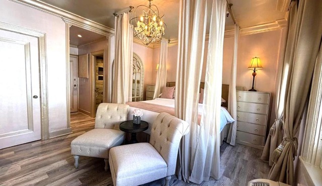 Hemingway Suites at Palm Beach Hotel Island
