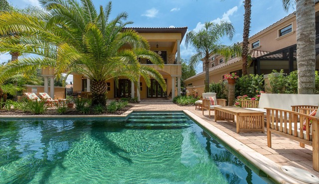 Hidden Oasis in Reunion Resort with private pool and a lush garden