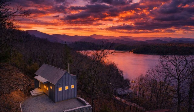 Hidden Point House | Stunning Lake Views