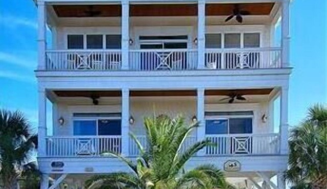 High Cotton, 6 Bedroom, 8 Bath, Sleeps 22, Private Pool and Floating Dock!