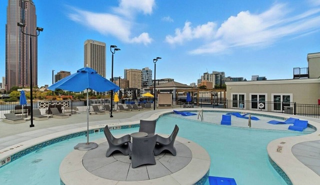 High-Rise with Rooftop Pool | Gym | Balcony & Skyline Views