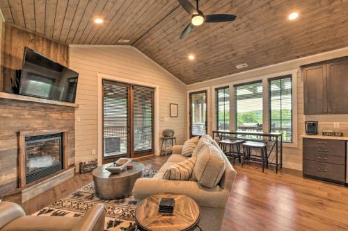 Hike, Ski & More! Pet-Friendly Home in Glenville