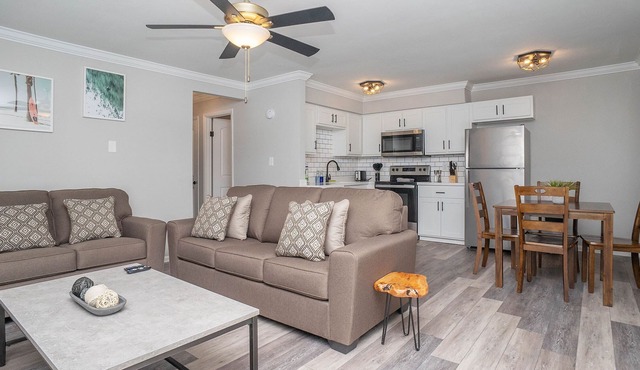 Hillside Cove - Port Suite in Norfolk