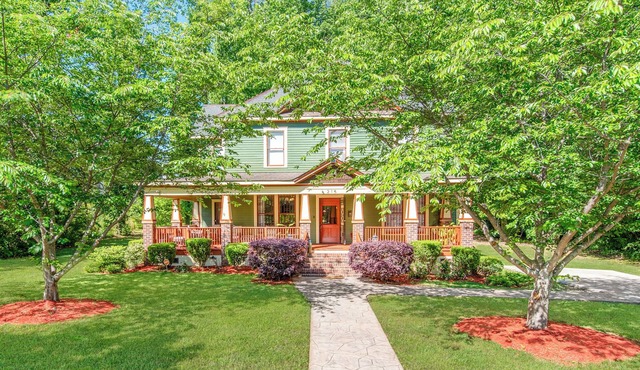 Historic Abernathy House - Spacious Charlotte Retreat for 16