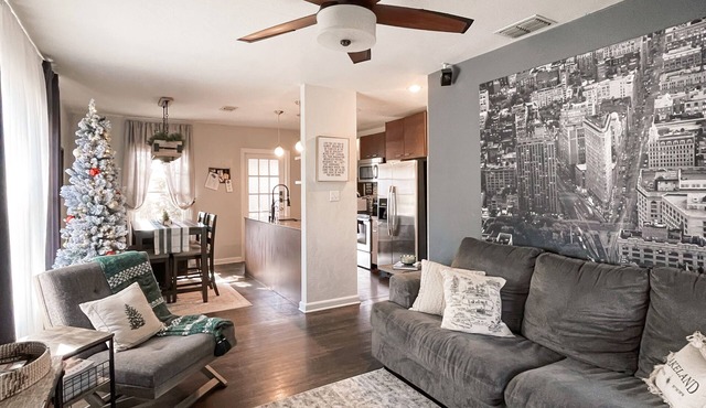 Historic District cottage near it all with dog-friendly yard & screened porch