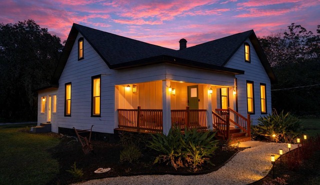 Historic Farmhouse on 1 Acre, Firepit & Hammock, Near Downtown Sanford