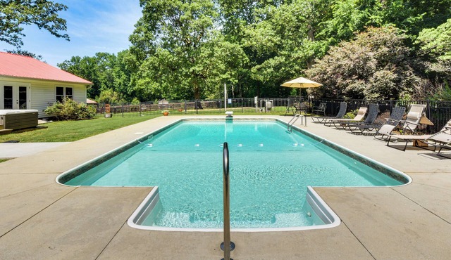 Historic Farmhouse w/Modern Amenities & Hot Tub