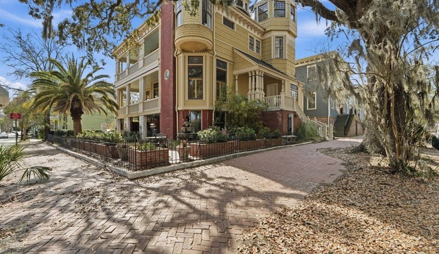 Historic mansion, 2 blocks to Forsyth Park