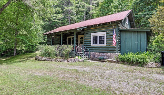 Historic Sapphire Cabin w/Porch, Updated Interior