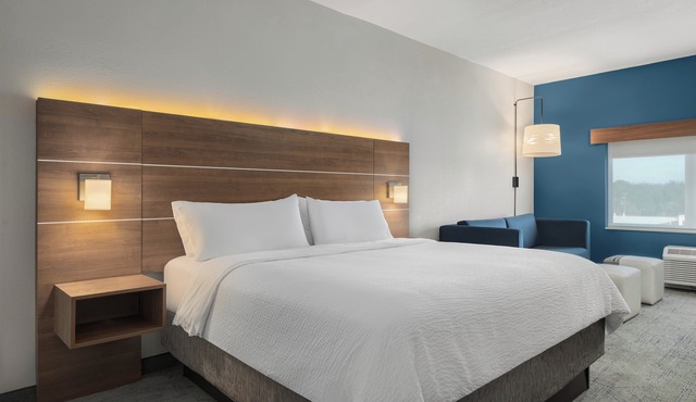 Holiday Inn Express & Suites West Melbourne by IHG