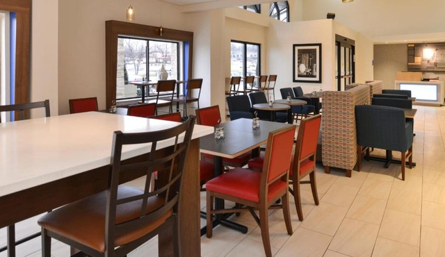 Holiday Inn Express & Suites Raleigh NE - Medical Ctr Area by IHG