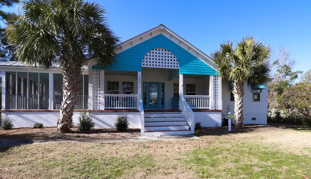 Home with golf cart,community pool,Spinnakers Reach community