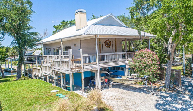 HonkeyTonk Hideaway|Ozello|Sleeps10|Waterfront|PoolTable|Bar in Crystal River