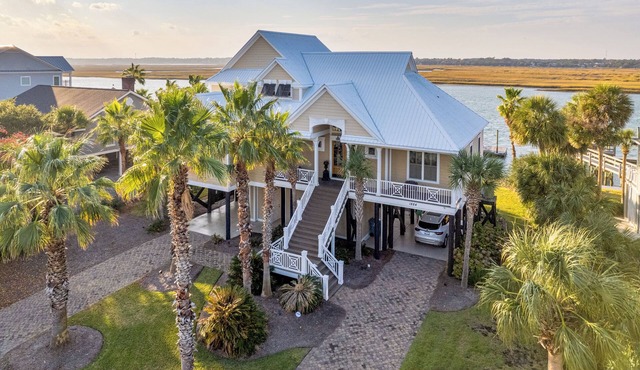 Hook Shot: Private Dock, Inletfront & Amazing Views!