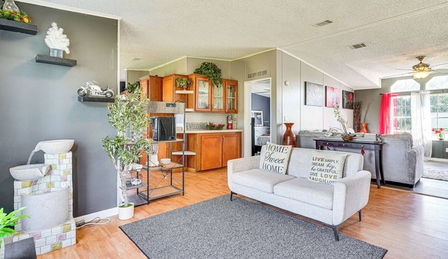 Horse Stalls, Pool & Deck: Polk City Getaway!