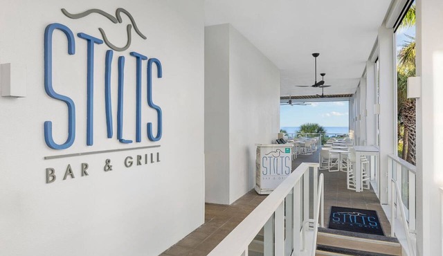 Hotel with 2 bedrooms, 2 full baths and AC in beautiful Marco Island.